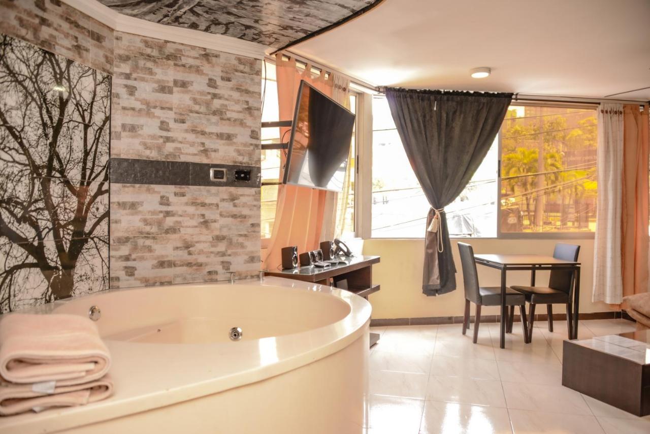 Calle 10 Suites Medellín Esterno foto